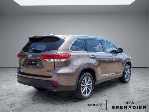 Used 2019 Toyota Highlander XLE FWD image 7