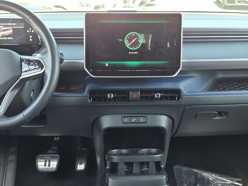 Used 2025 Volkswagen ID. Buzz Pro S RWD image 29