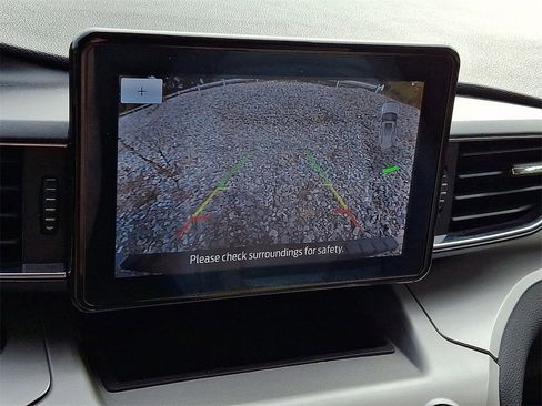 Used 2021 Ford Explorer XLT w/ Equipment Group 202A image 4