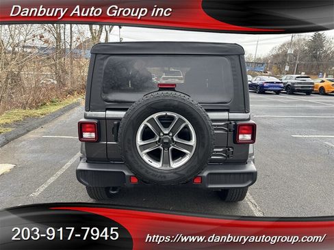 Used 2022 Jeep Wrangler Unlimited Sahara w/ Cold Weather Group AWD/4WD image 5