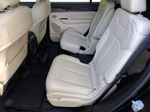 Used 2022 Jeep Grand Cherokee L Limited image 12