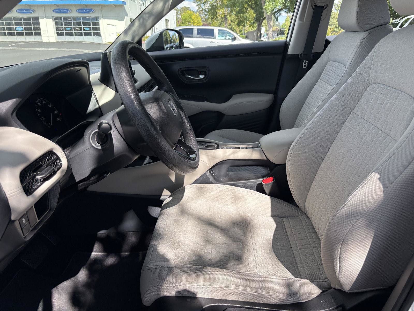 Used 2025 Honda HR-V LX image 7