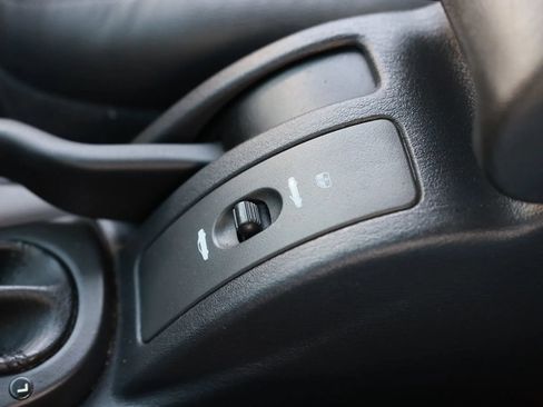 Used 2006 Chrysler Sebring Touring FWD image 38