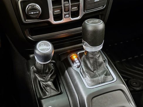 Used 2023 Jeep Wrangler Unlimited Sport image 18