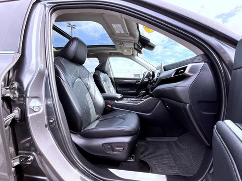 Used 2024 Toyota Highlander Platinum AWD/4WD image 15
