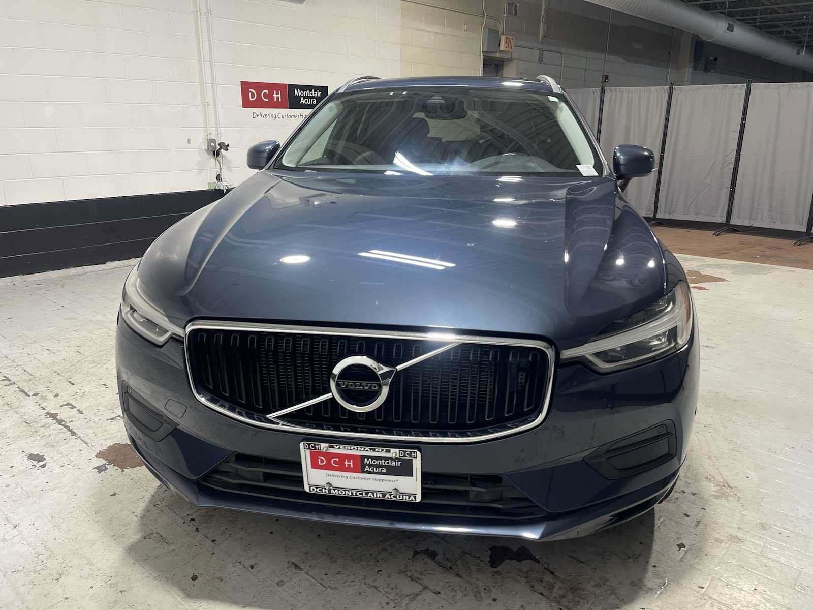 Used 2018 Volvo XC60 T5 Momentum w/ Vision Package AWD/4WD image 6