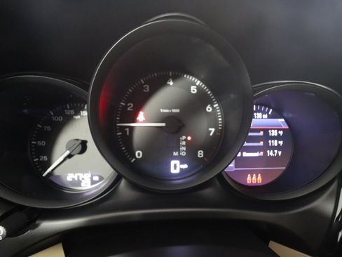 Used 2023 Porsche Macan image 16