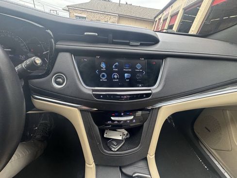 Used 2018 Cadillac XT5 FWD image 23