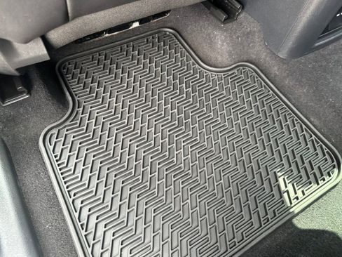 Certified 2024 Volkswagen Atlas Peak Edition SE AWD/4WD image 19