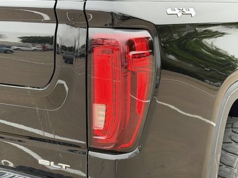 Used 2022 GMC Sierra 1500 SLT AWD/4WD image 7