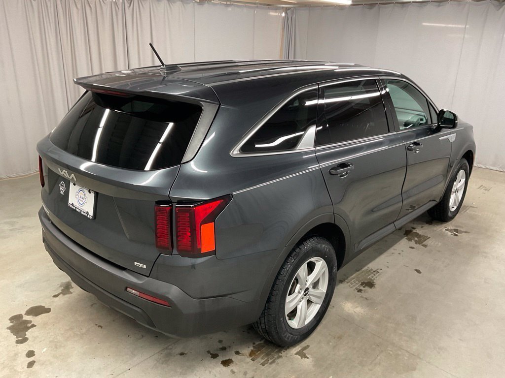 Used 2023 Kia Sorento LX AWD/4WD image 13