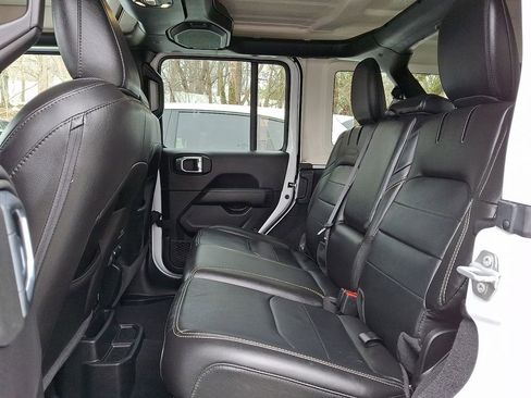 Used 2023 Jeep Wrangler Unlimited Sahara image 12