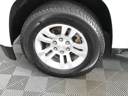 Used 2018 Chevrolet Suburban LT image 30