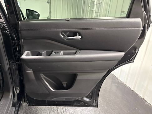 Used 2025 Nissan Pathfinder SL AWD/4WD image 14