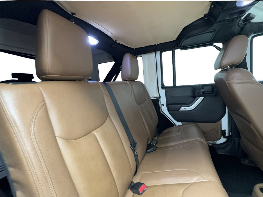 Used 2016 Jeep Wrangler Unlimited Rubicon w/ Connectivity Group AWD/4WD image 27