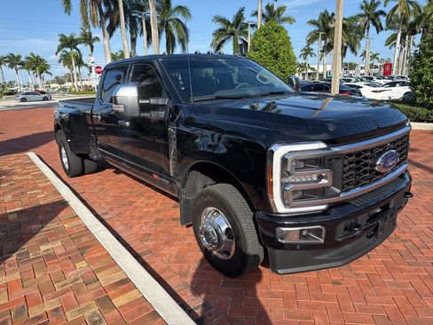 Used 2025 Ford F350 Platinum w/ Platinum Plus Package image 2