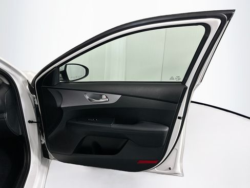 Used 2022 Kia Forte LXS FWD image 29