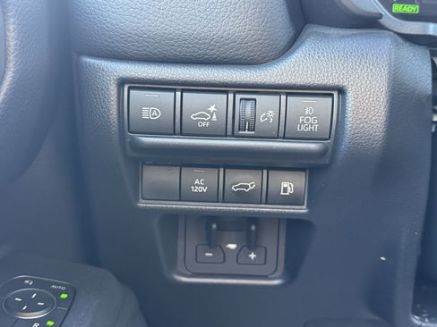 Used 2025 Toyota Land Cruiser image 32