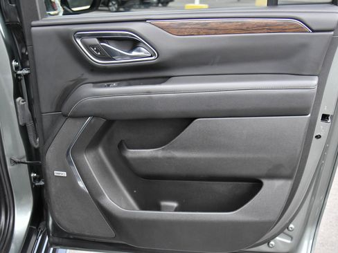 Used 2023 Chevrolet Suburban Premier AWD/4WD image 48