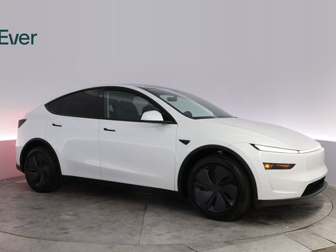 Used 2026 Tesla Model Y Long Range RWD image 14