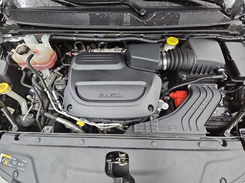 Used 2023 Chrysler Pacifica Touring-L FWD image 14