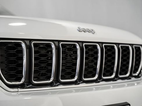 New 2025 Jeep Grand Cherokee image 11