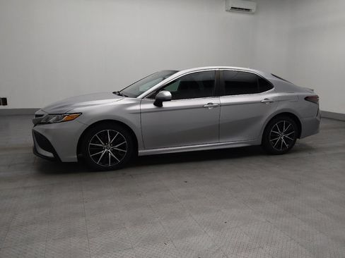 Used 2021 Toyota Camry SE image 2