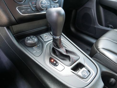 Used 2022 Jeep Cherokee Trailhawk w/ Sound & Nav Group image 24