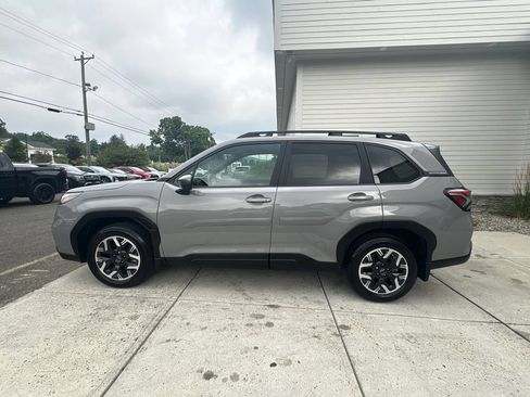 Used 2025 Subaru Forester Premium AWD/4WD image 12