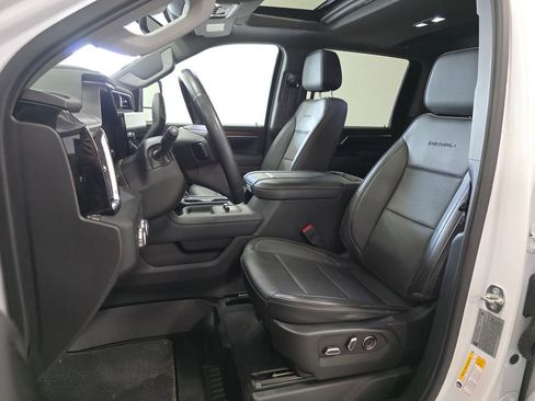 Used 2024 GMC Sierra 3500 Denali w/ Technology Package AWD/4WD image 9
