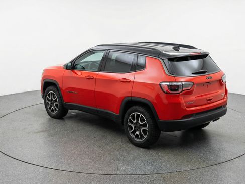 Used 2025 Jeep Compass Trailhawk image 6