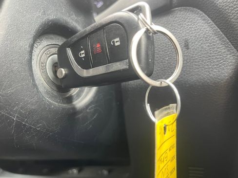 Used 2020 Toyota RAV4 LE AWD/4WD image 16