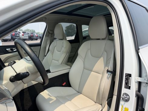Used 2023 Volvo XC60 B5 Plus w/ Climate Package AWD/4WD image 8