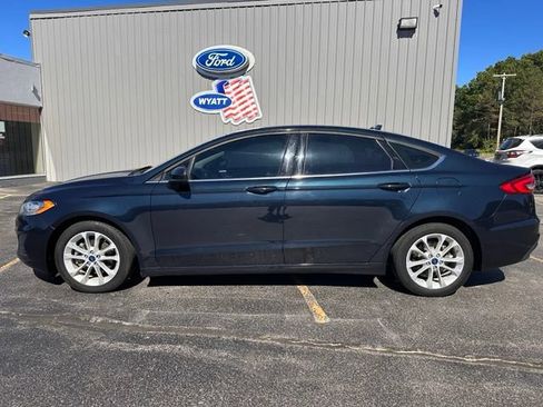 Used 2020 Ford Fusion SE FWD image 2