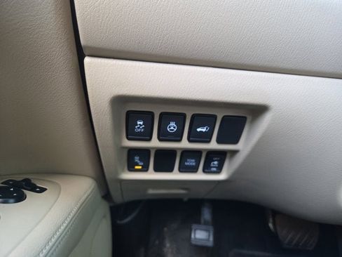 Used 2018 Nissan Pathfinder Platinum w/ Cargo Package image 25