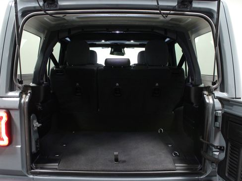 Used 2025 Jeep Wrangler Unlimited Sahara AWD/4WD image 14