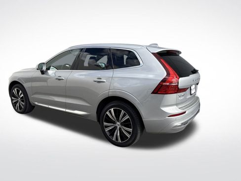 Certified 2022 Volvo XC60 B5 Inscription w/ Climate Package image 3