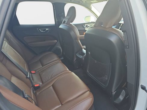 Used 2020 Volvo XC60 T5 Momentum w/ Protection Package Premier AWD/4WD image 12