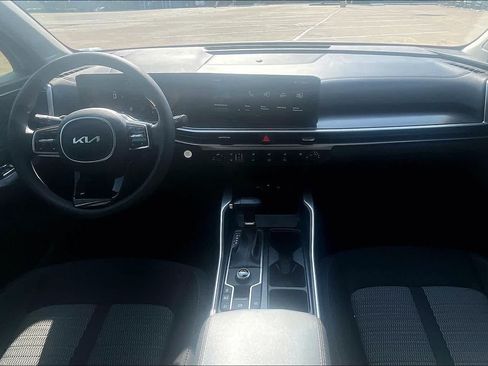 Certified 2025 Kia Sorento LX FWD image 8