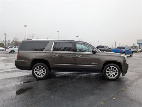 Used 2020 GMC Yukon XL Denali image 2