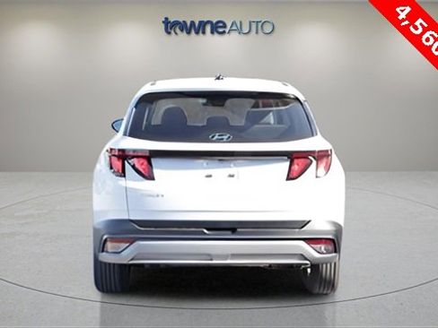 Used 2025 Hyundai Tucson SE image 4