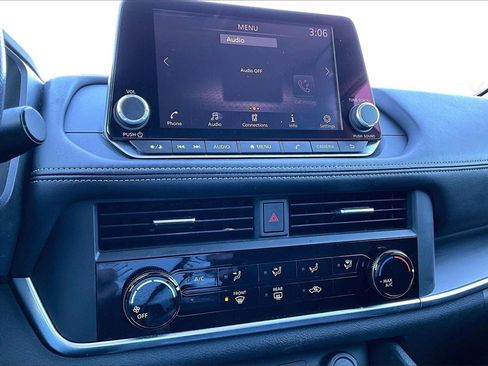 Used 2023 Nissan Rogue S image 31