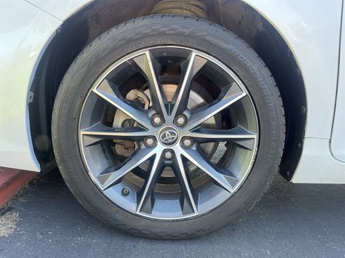 Used 2016 Toyota Camry XSE w/ Moonroof Package image 19