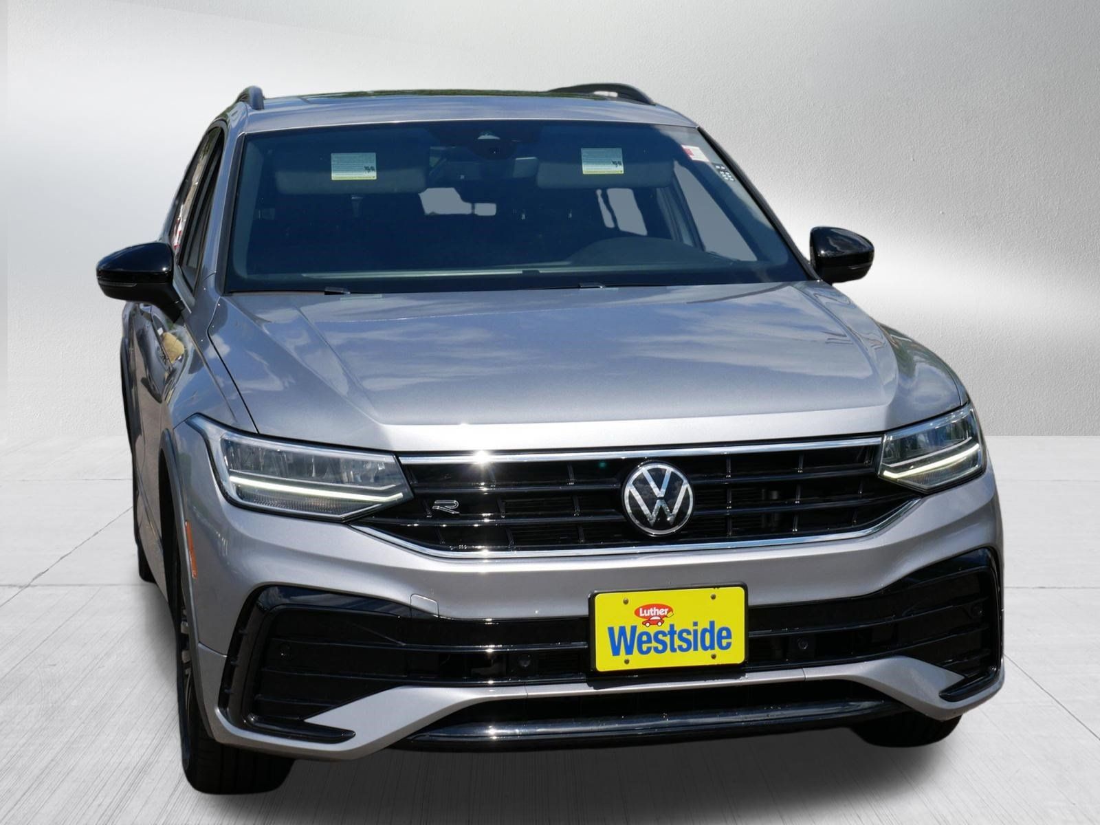 Certified 2022 Volkswagen Tiguan SE R-Line AWD/4WD image 2