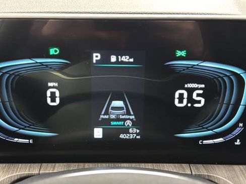Used 2024 Kia Telluride EX w/ EX Captain's Chair Package AWD/4WD image 16