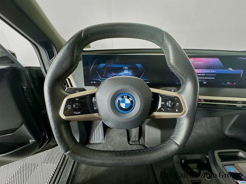 Used 2023 BMW iX xDrive50 w/ Sport Package AWD/4WD image 15