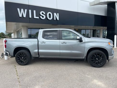 Used 2023 Chevrolet Silverado 1500 LT w/ Leather Package AWD/4WD image 2