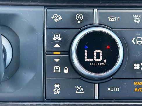 Used 2020 Land Rover Defender 110 X AWD/4WD image 30