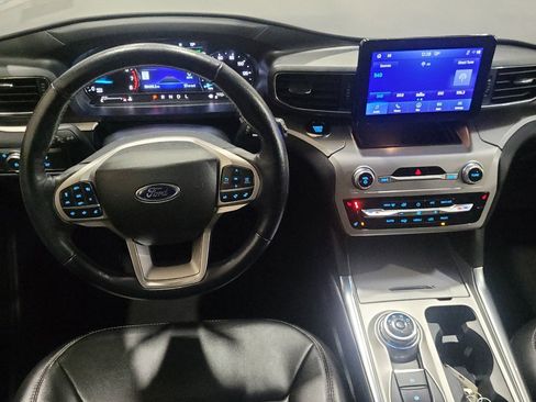 Used 2022 Ford Explorer XLT w/ Equipment Group 202A AWD/4WD image 22