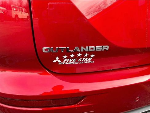 Used 2025 Mitsubishi Outlander ES image 8